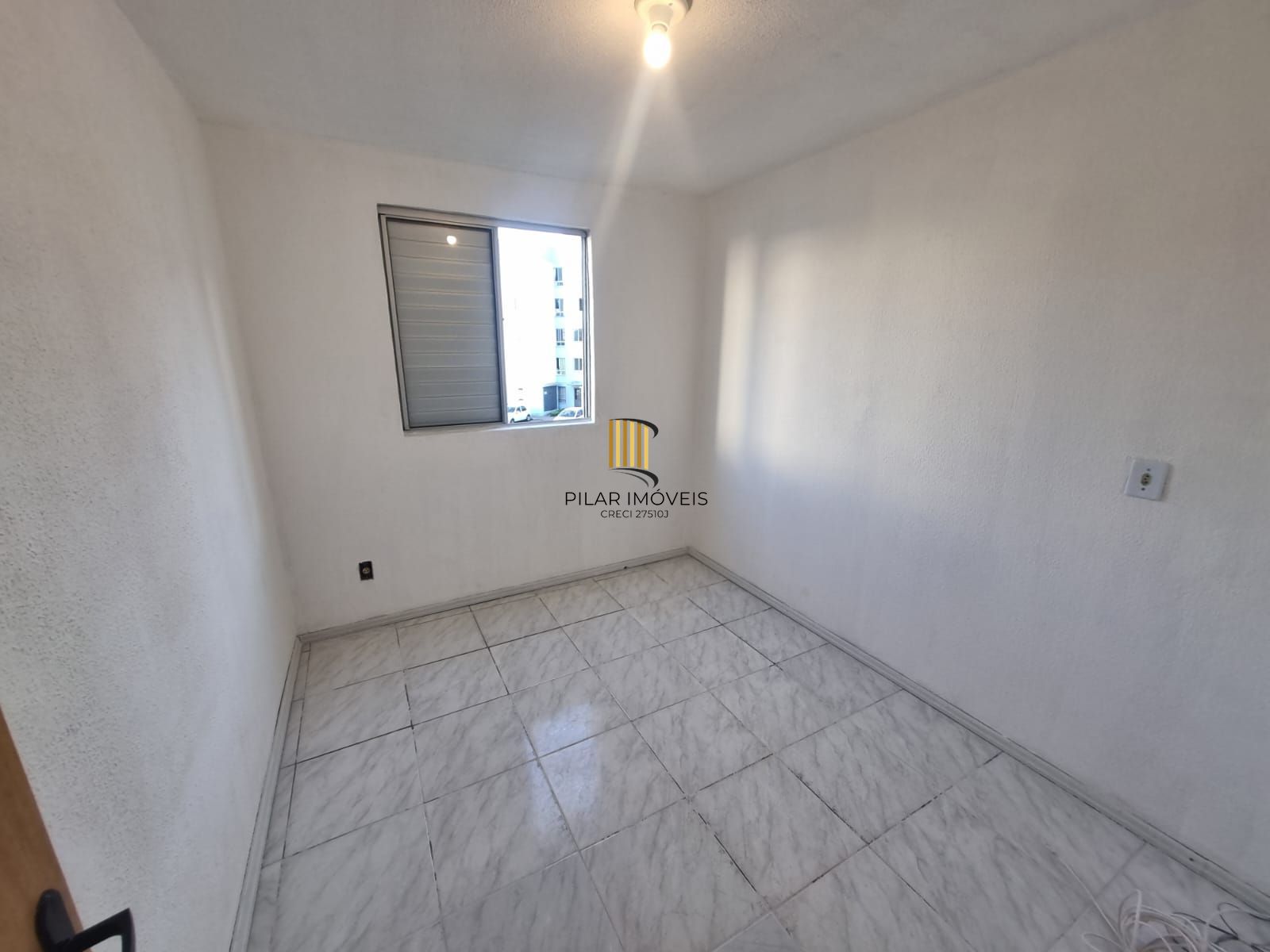 Excelente apartamento de 2 dormitórios, desocupado para venda  no bairro Partenon em Porto Alegre/RS.