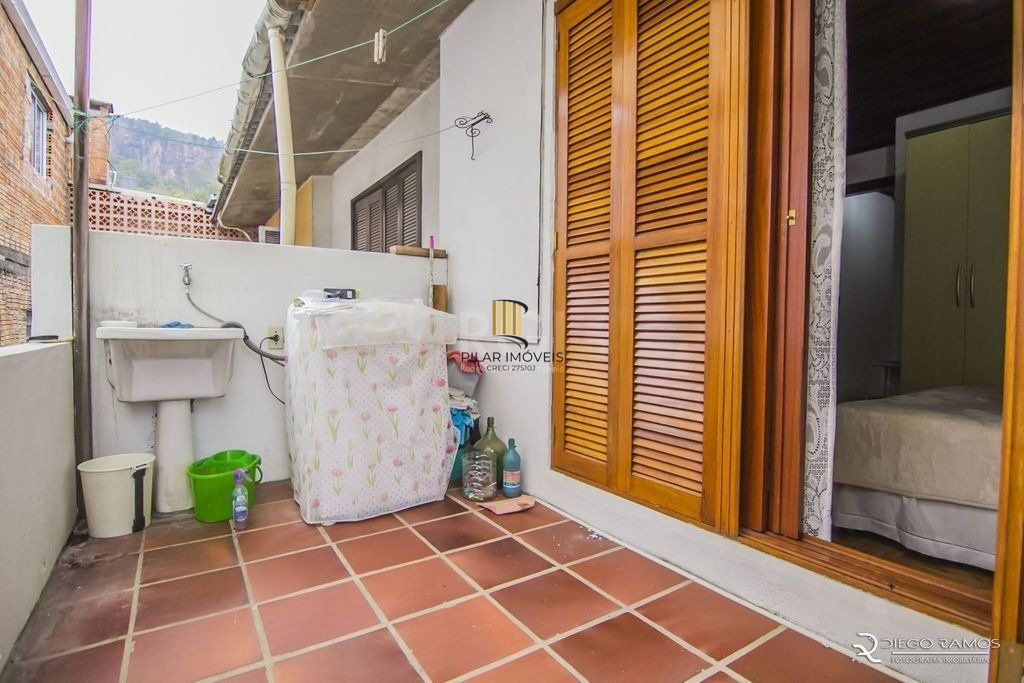 Casa de Condomínio 2 dormitórios no bairro Morro Santana