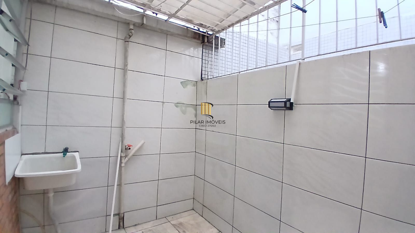 Apartamento de 02 dormitórios no bairro Jardim Botânico.