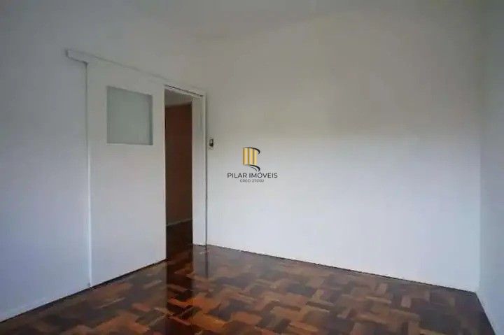 Apartamento de 01 dormitório no bairro Petrópolis.