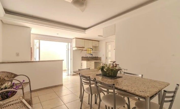 Apartamento térreo com 3 dormitórios no bairro Azenha!