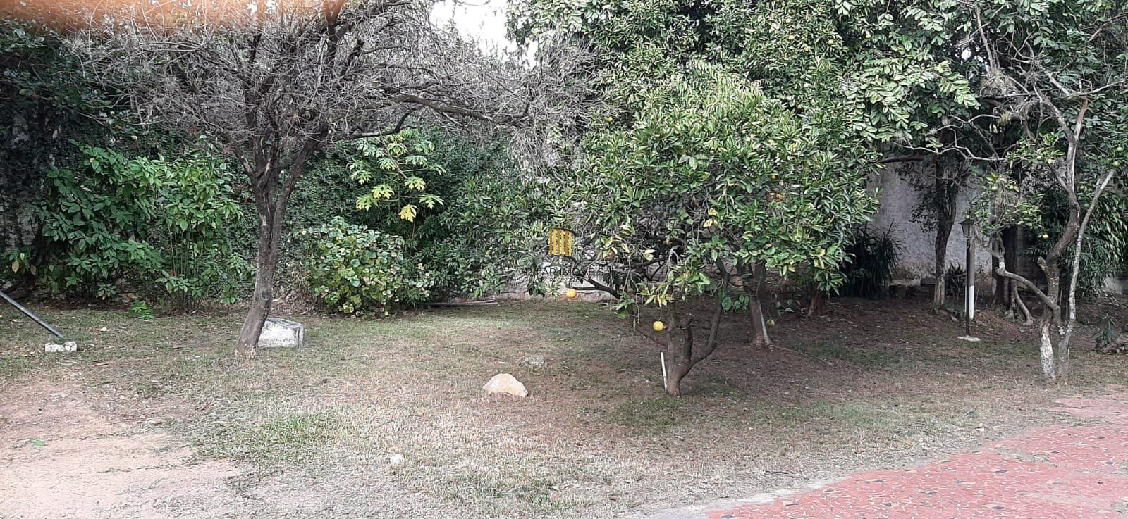 CASA EM 2 TERRENOS NO BAIRRO MEDIANEIRA