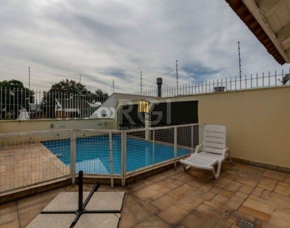 Casa para Venda - 250m², 5 dormitórios, sendo 1 suites, 4 vagas - Sarandi