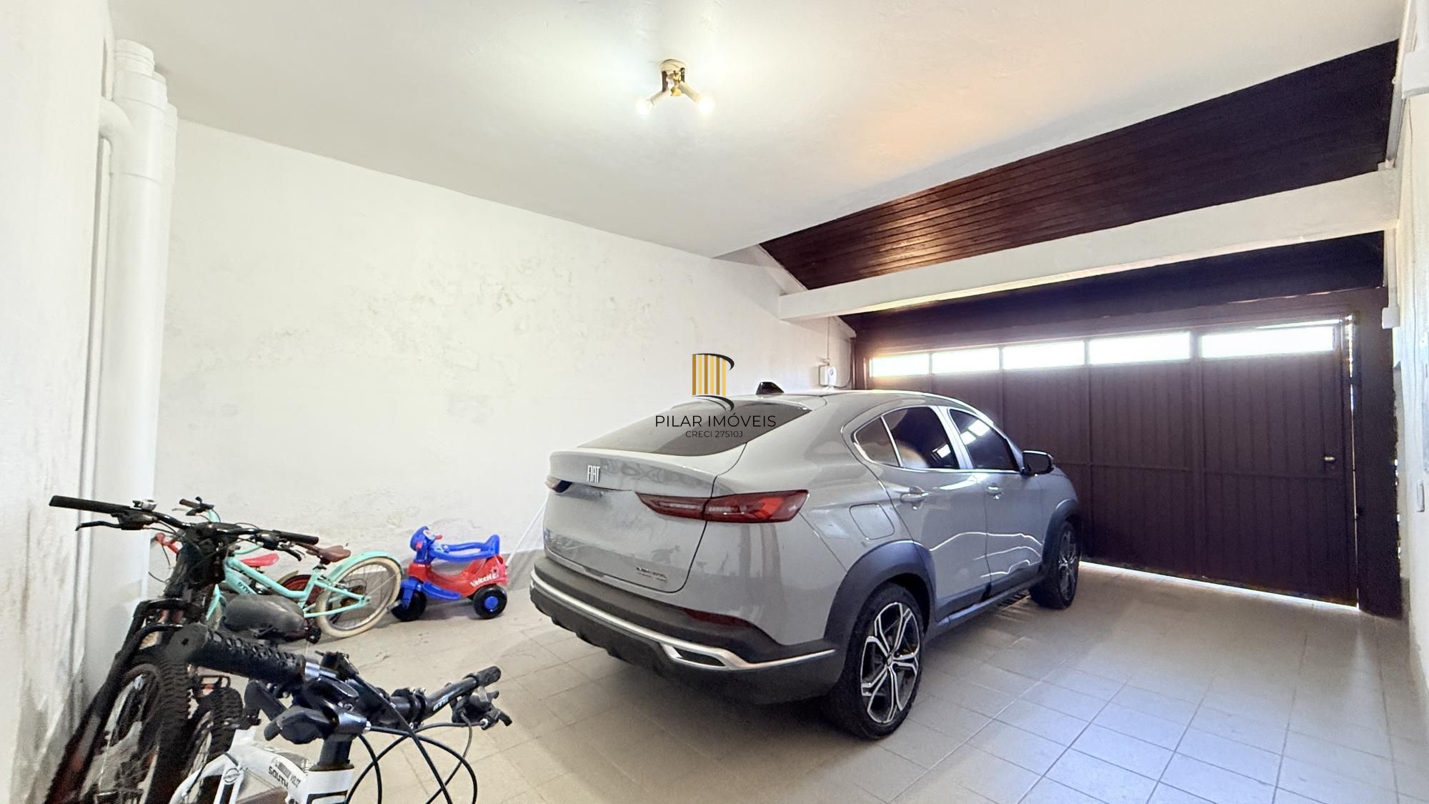 Casa 4 dormitórios no bairro Ipanema