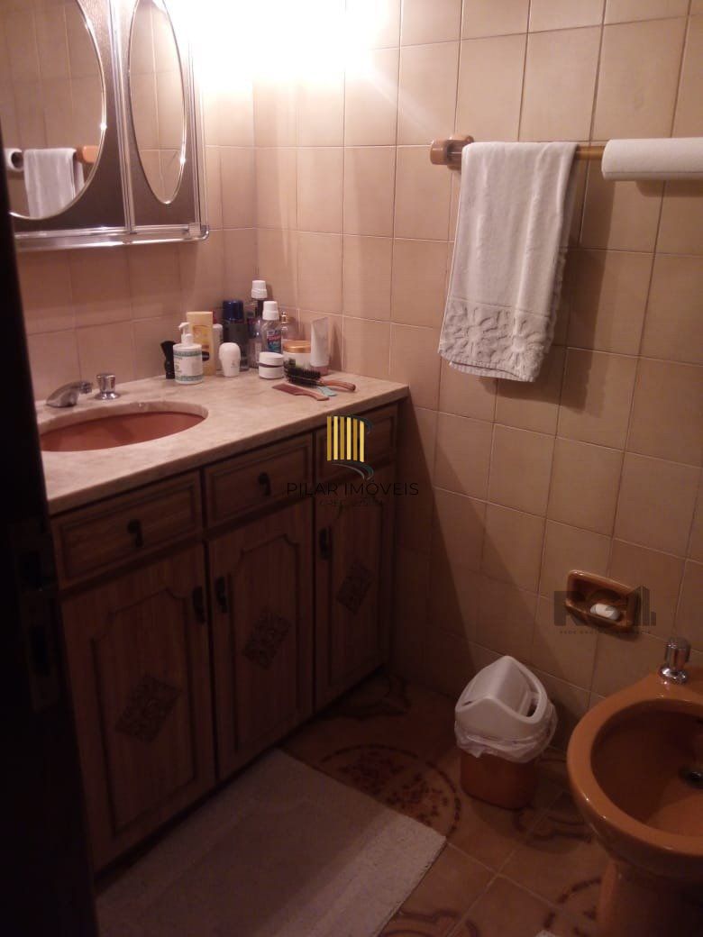 Casa para Venda - 320m², 4 dormitórios, sendo 2 suites, 5 vagas - Santo Antonio