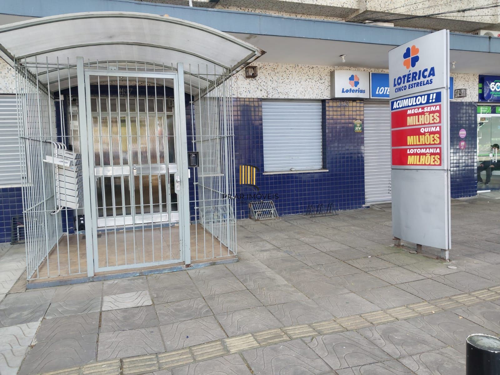 Apartamento de frente com 2 dormitórios para venda no bairro Jardim Botânico em Porto Alegre/RS.