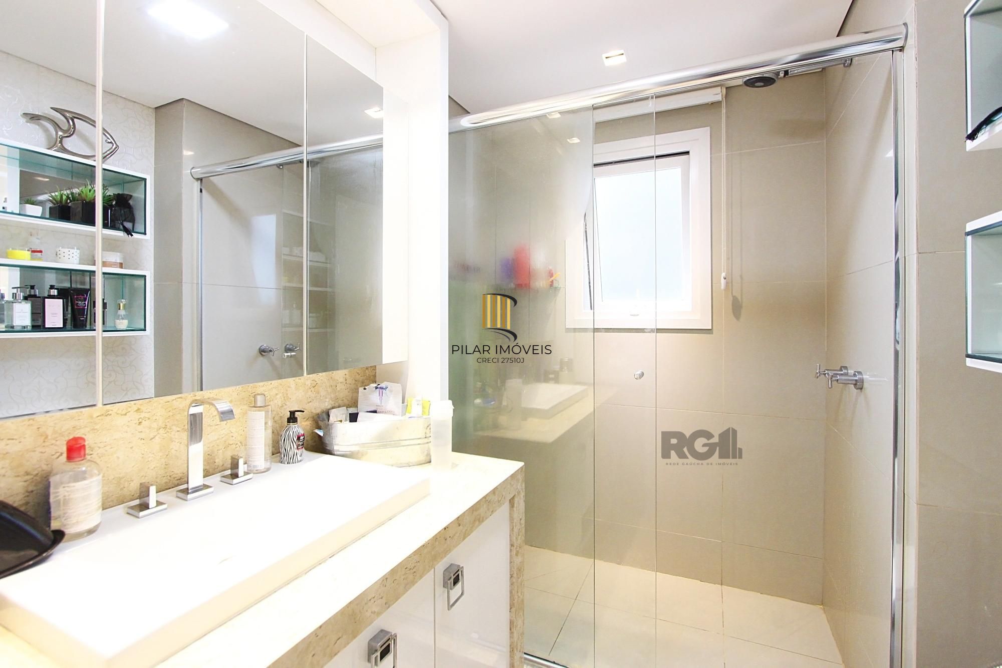 apartamento de 3 dormitórios, com 3 suítes no bairro Menino Deus
