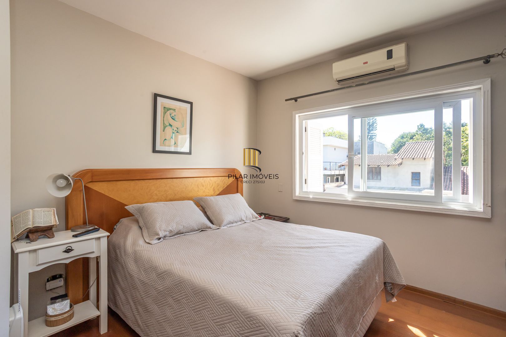 Casa 4 dormitórios no bairro Igara