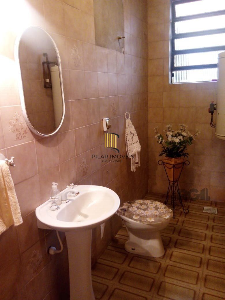 Casa para Venda - 320m², 4 dormitórios, sendo 2 suites, 5 vagas - Santo Antonio