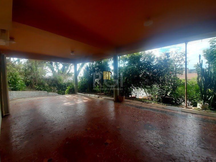 Casa para Venda - 243m², 3 dormitórios, 5 vagas - Medianeira