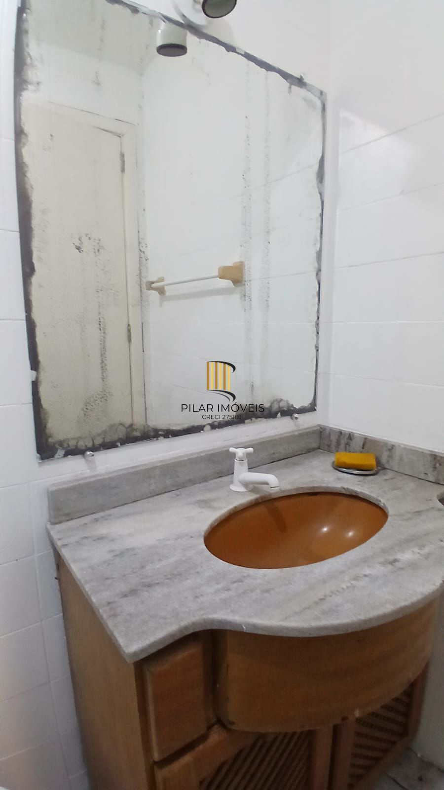 Apartamento de 02 dormitórios no bairro Jardim Botânico.
