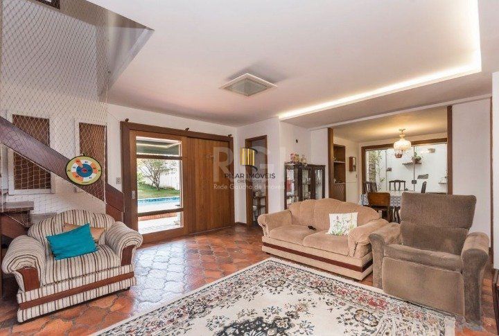 Casa para Venda - 247m², 4 dormitórios, sendo 1 suites, 5 vagas - Glória