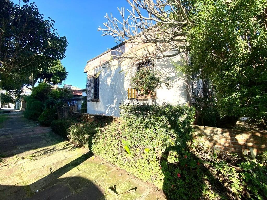 Casa 6 dormitórios no bairro Santana