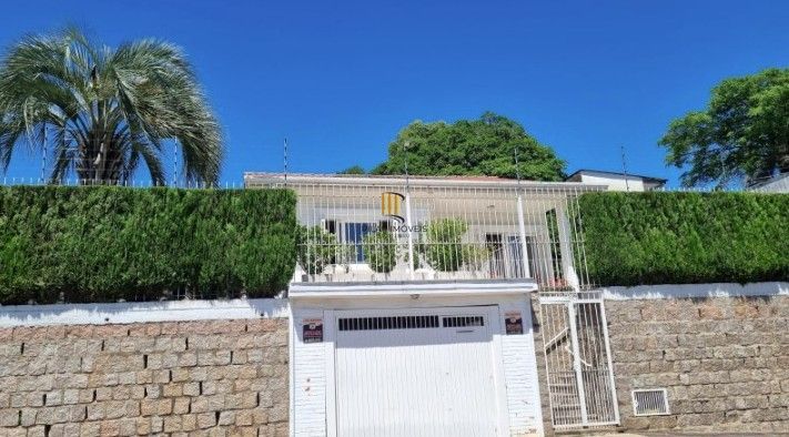 Casa Espetacular com Vista Deslumbrante, Reformada por Arquiteto de 2 dormitórios, suíte, próximo a PUC e Carrefour no bairro Partenon em Porto Alegre/RS/