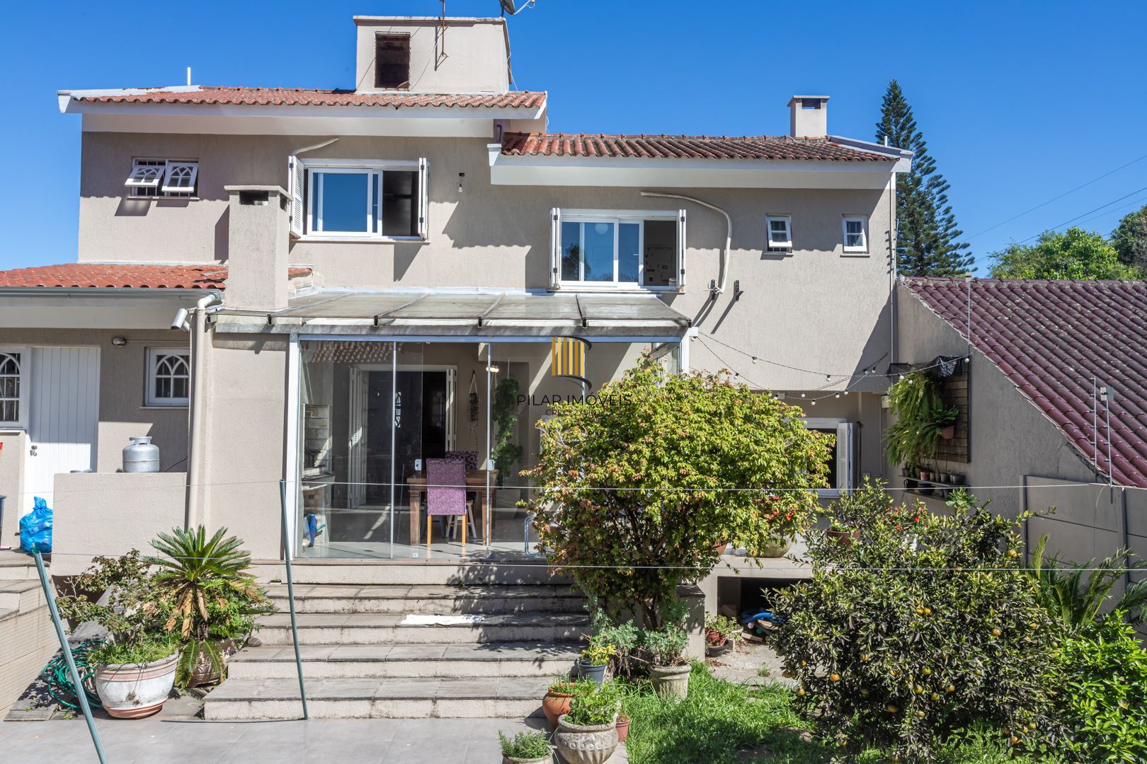 Casa 4 dormitórios no bairro Igara