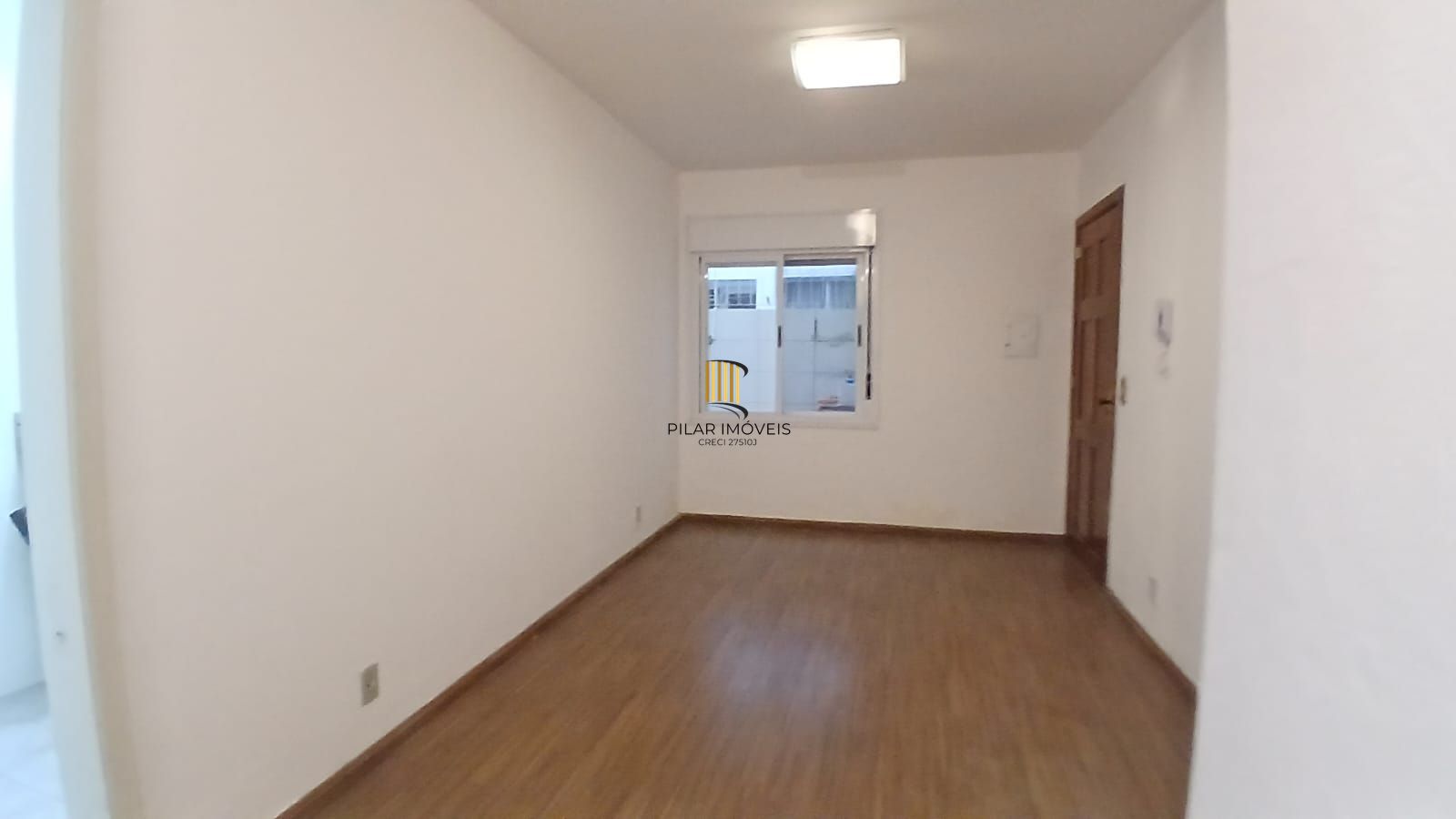 Apartamento de 02 dormitórios no bairro Jardim Botânico.