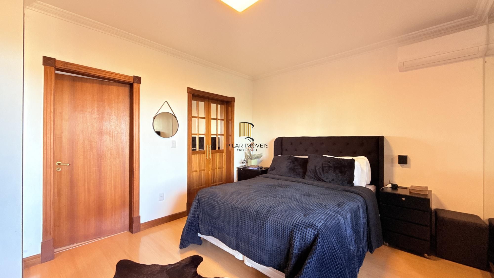 Casa 4 dormitórios no bairro Ipanema