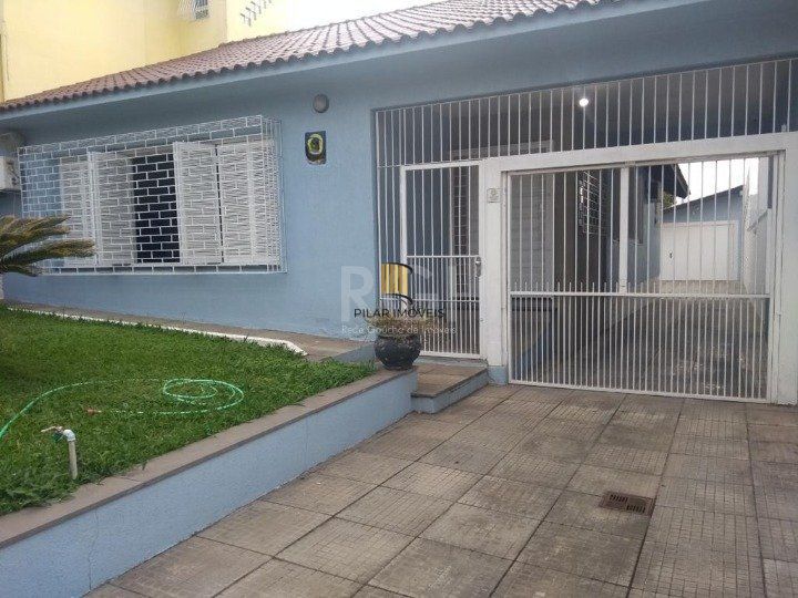 Casa para Venda - 249.86m², 3 dormitórios, sendo 1 suites, 4 vagas - Medianeira