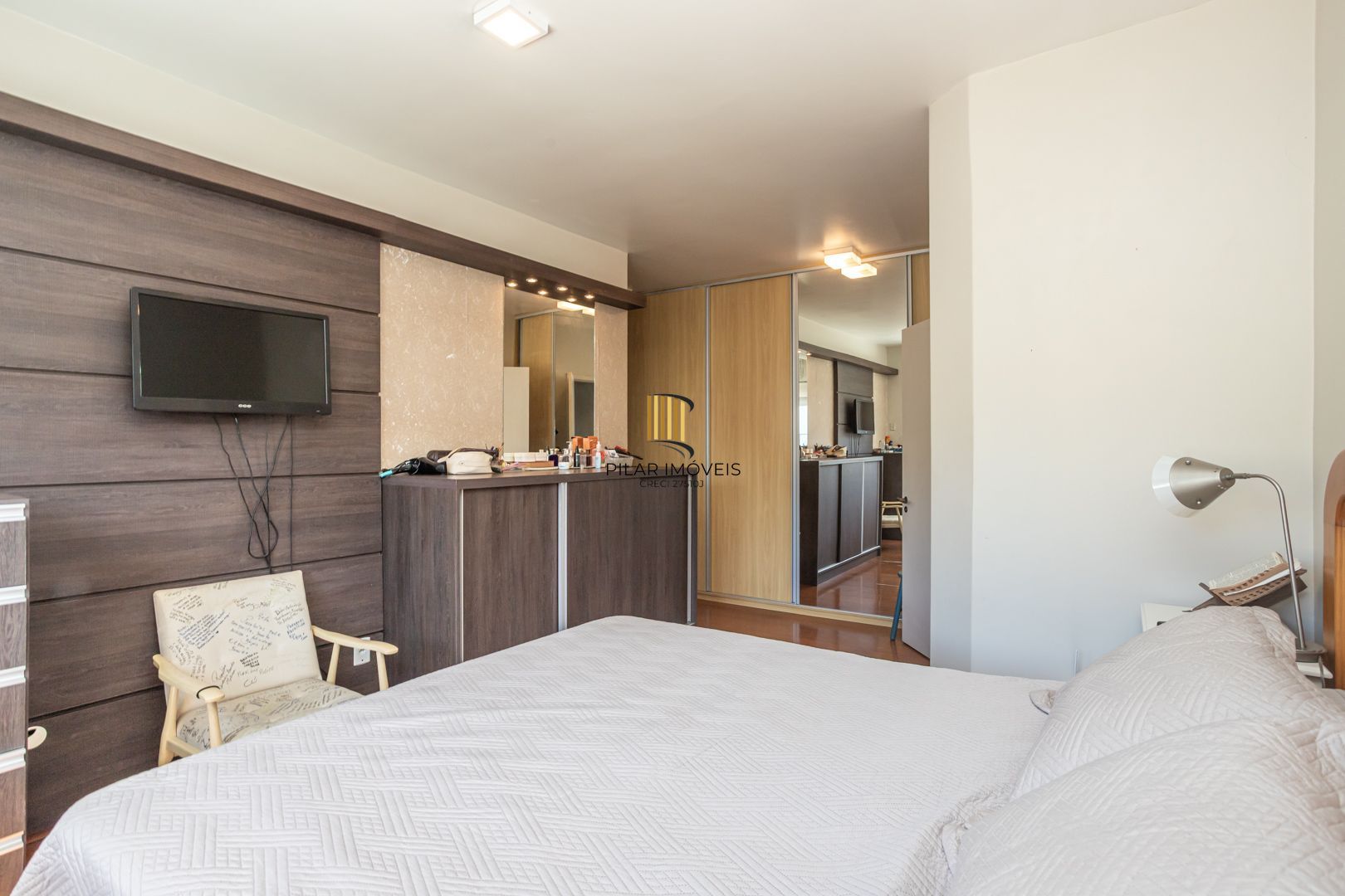 Casa 4 dormitórios no bairro Igara