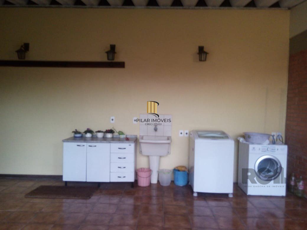 Casa para Venda - 320m², 4 dormitórios, sendo 2 suites, 5 vagas - Santo Antonio