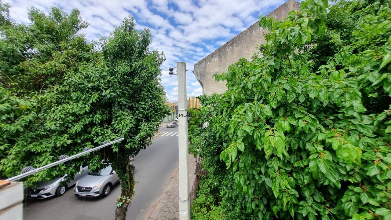 Casa estilo sobrado para venda de 3 dormitórios  com  2 vagas de garagem no bairro Cidade Baixa em Porto Alegre/RS.