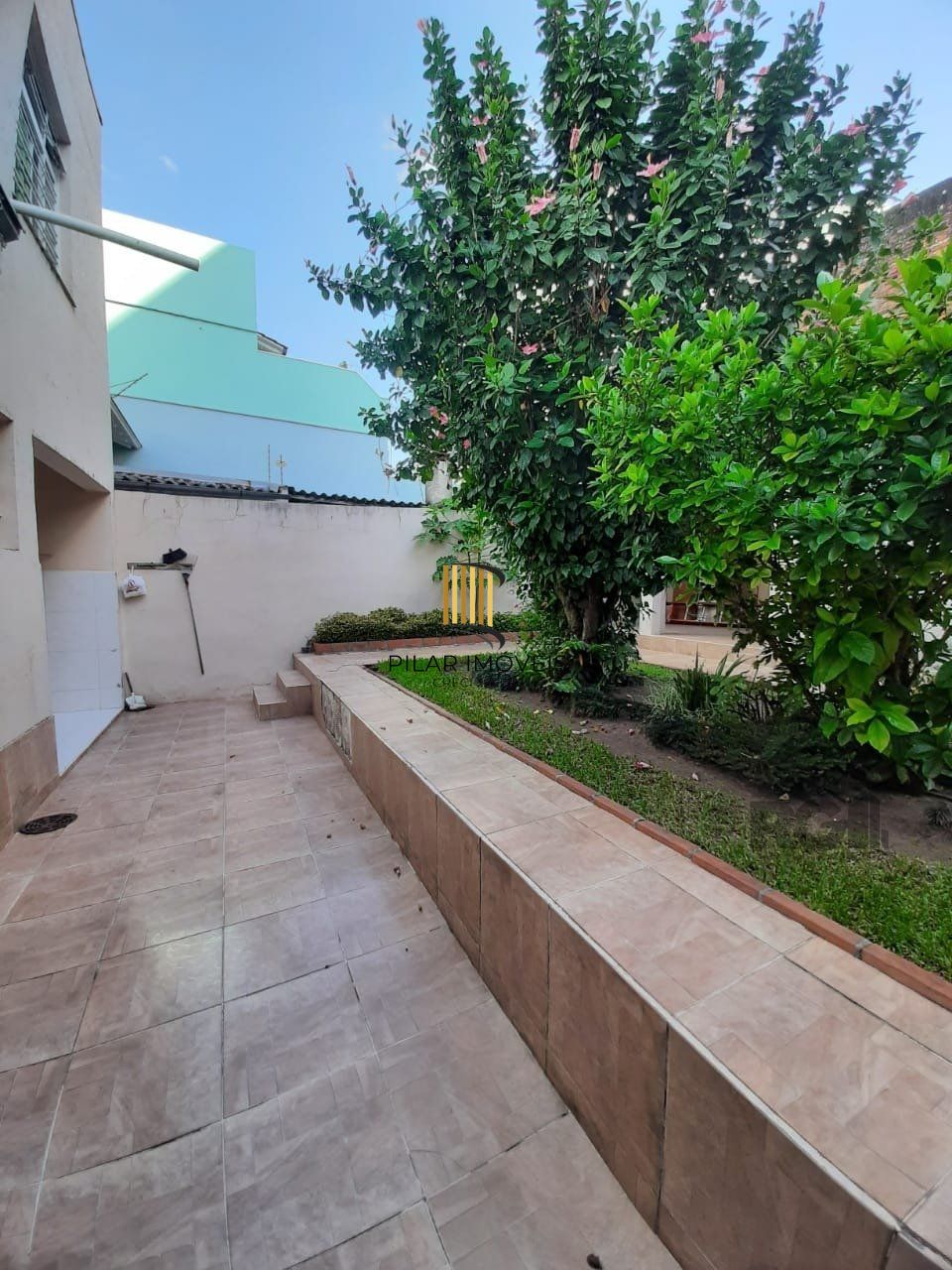 Casa 4 dormitórios no bairro Santana