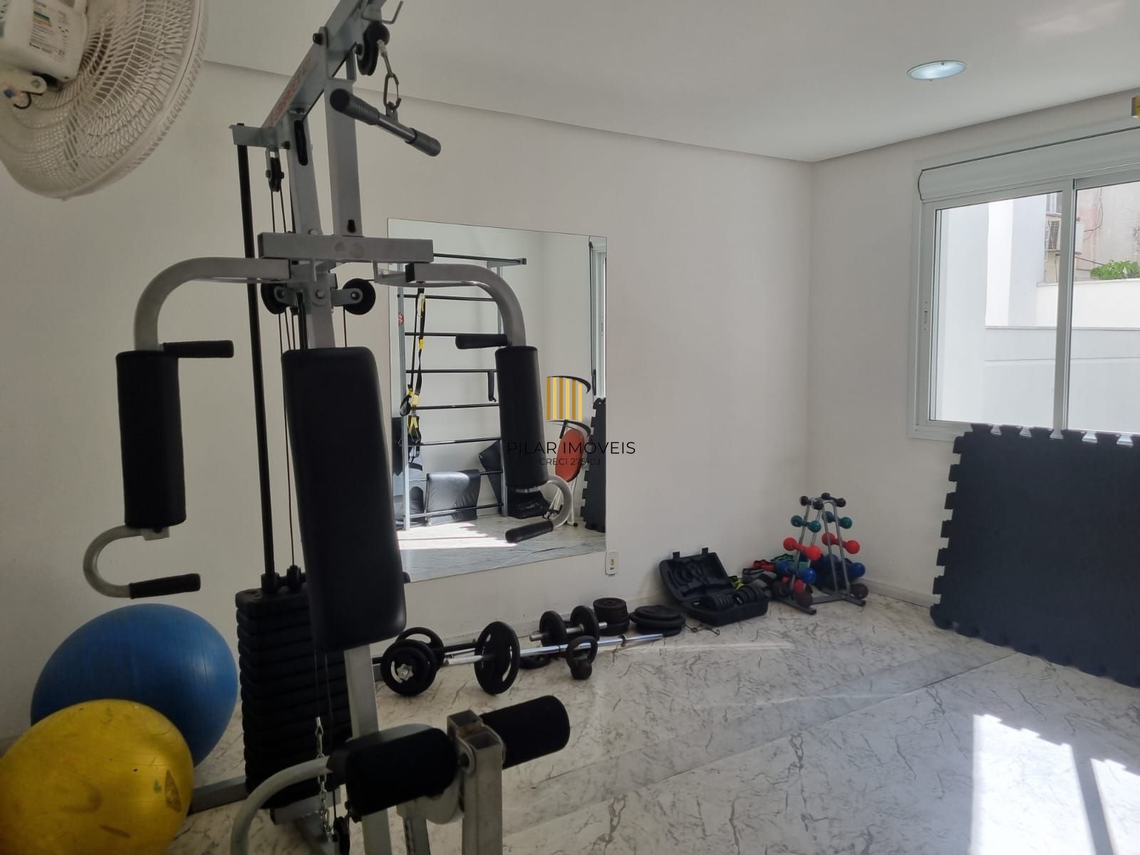 Apartamento de 2 dormitórios com vaga no Bairro Santana