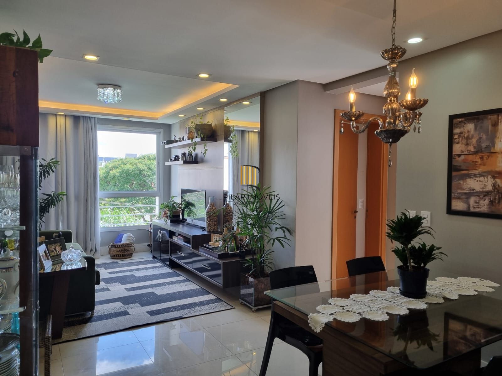 Apartamento de 2 dormitórios com vaga no Bairro Santana