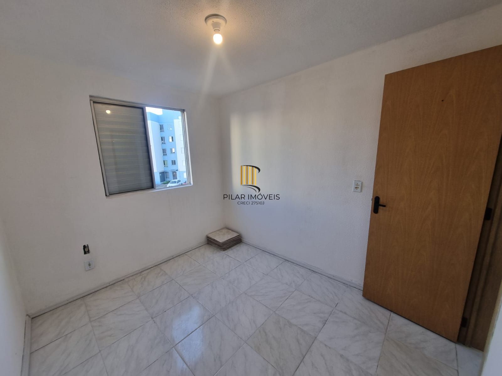 Excelente apartamento de 2 dormitórios, desocupado para venda  no bairro Partenon em Porto Alegre/RS.