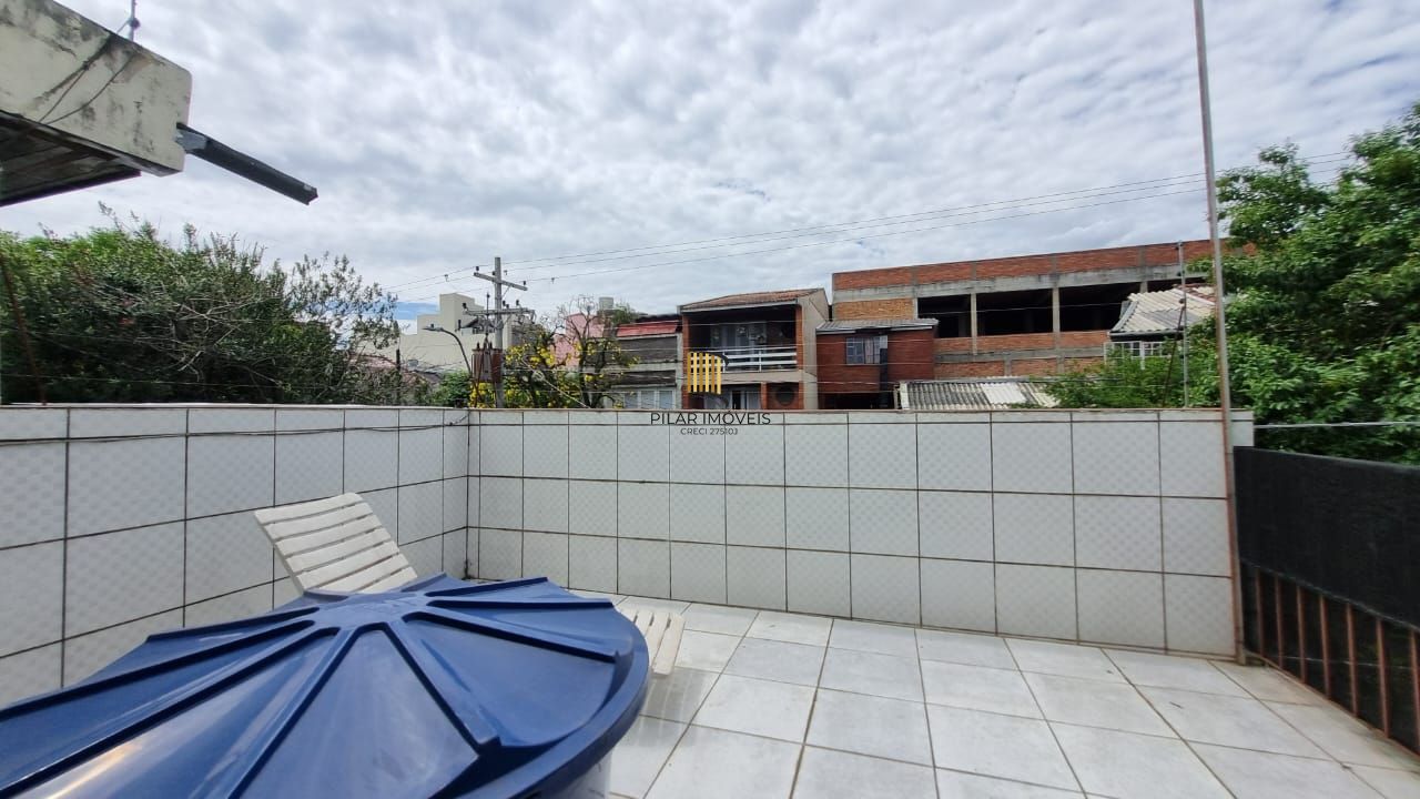 Casa estilo sobrado para venda de 3 dormitórios  com  2 vagas de garagem no bairro Cidade Baixa em Porto Alegre/RS.