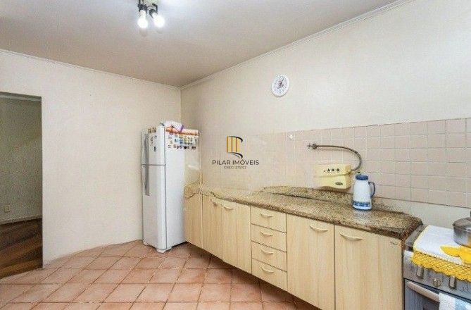 Casa com 2 dormitórios ,sendo 1 suíte para venda no bairro Tristeza em Porto Alegre/RS.