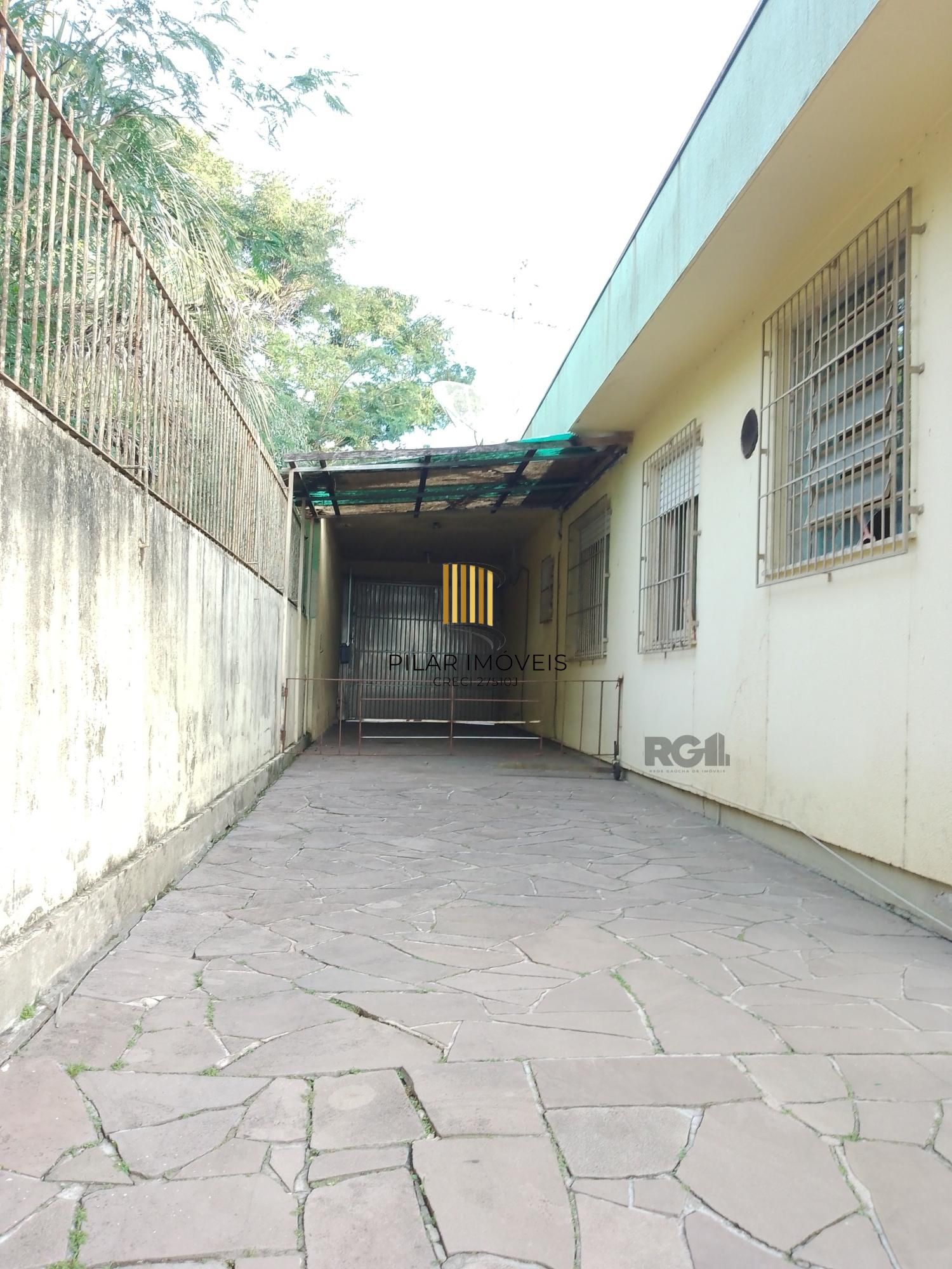 Casa 4 dormitórios, terreno com 1639m² à venda no Morro Santana