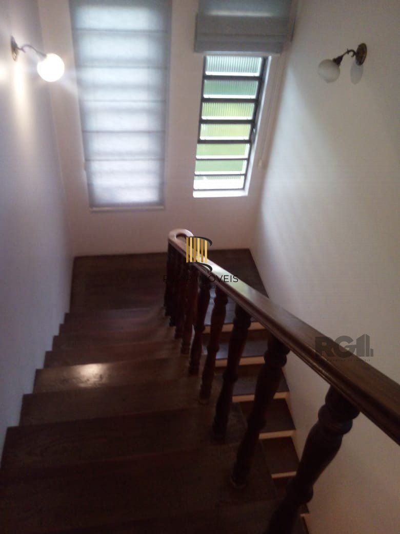 Casa para Venda - 320m², 4 dormitórios, sendo 2 suites, 5 vagas - Santo Antonio