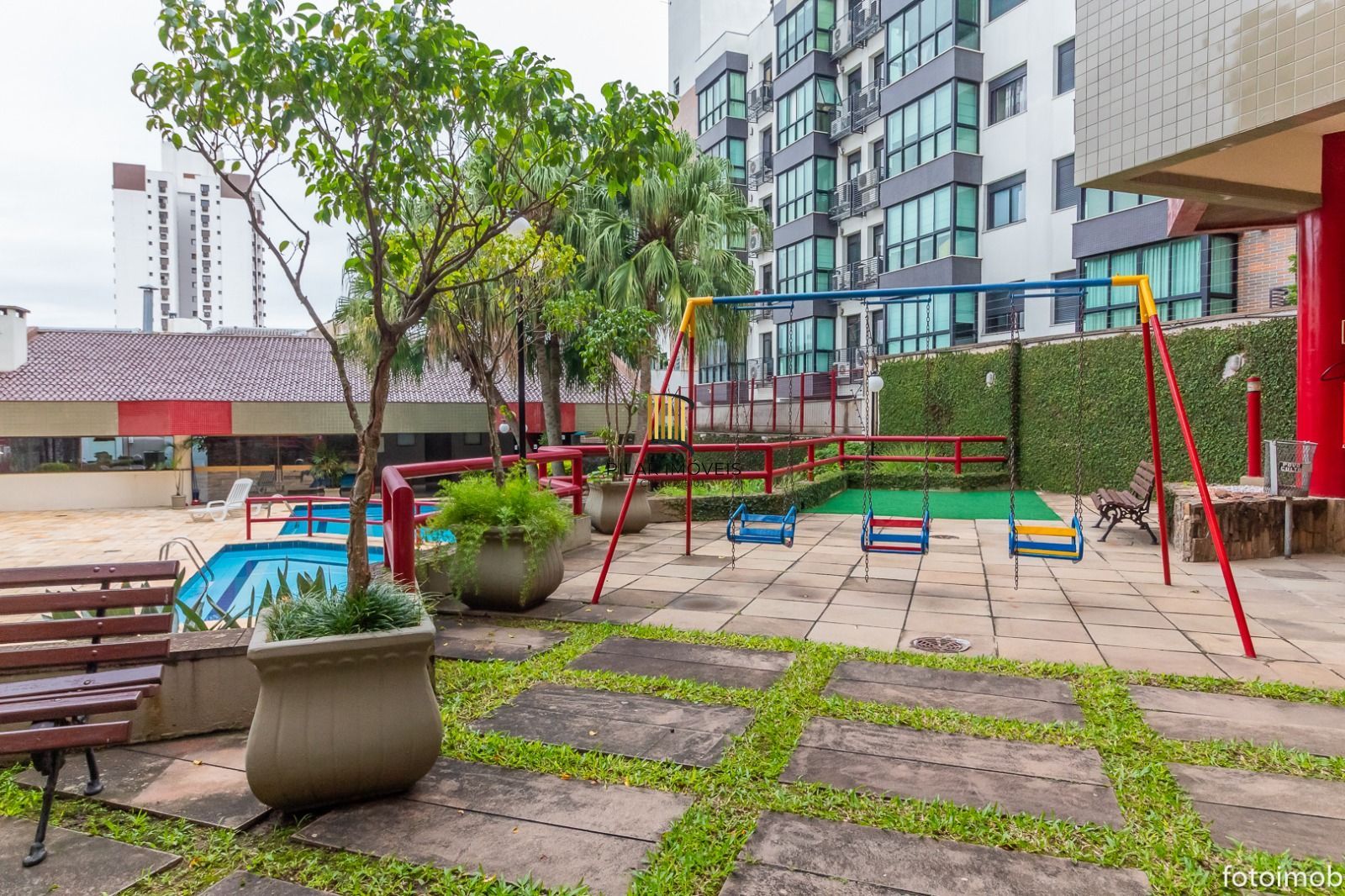 Apartamento 3 dormitórios no bairro Menino Deus