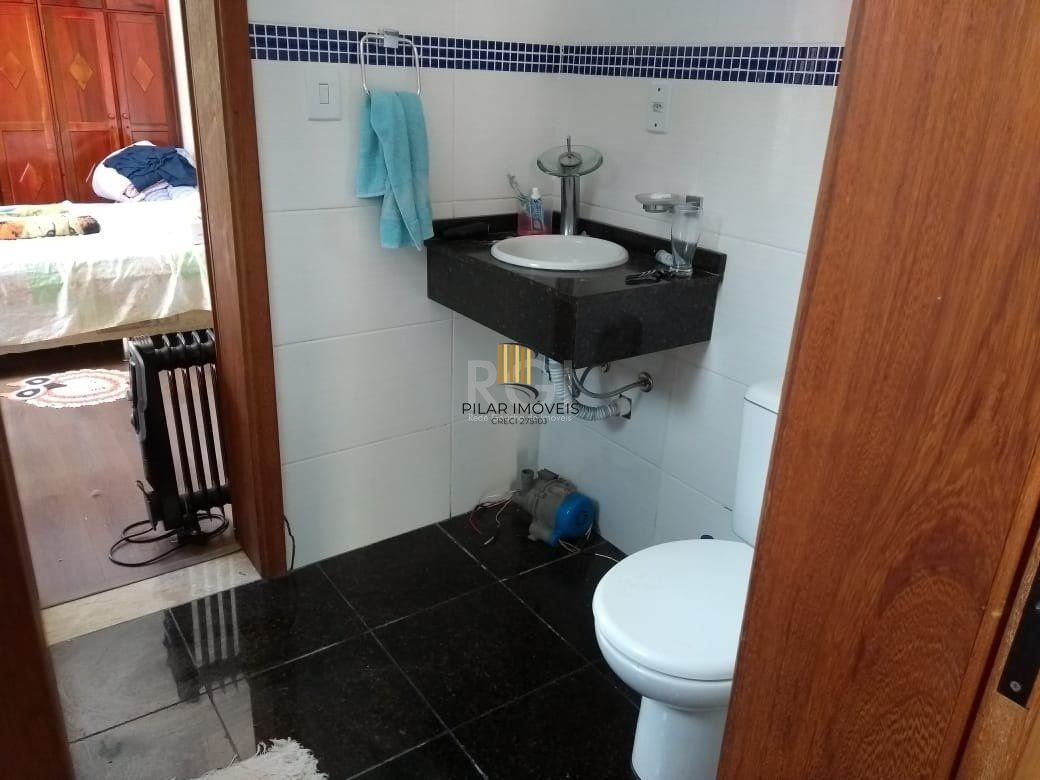 Casa para Venda - 300m², 3 dormitórios, sendo 3 suites, 6 vagas - São Lucas