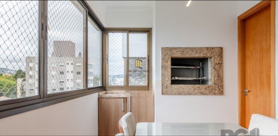 Apartamento de dois dormitórios localizado no bairro Passo da Areia em Porto Alegre/RS.