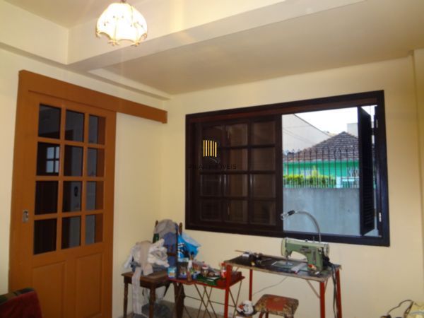 Casa para Venda - 190m², 3 dormitórios, sendo 1 suites, 1 vaga - Partenon