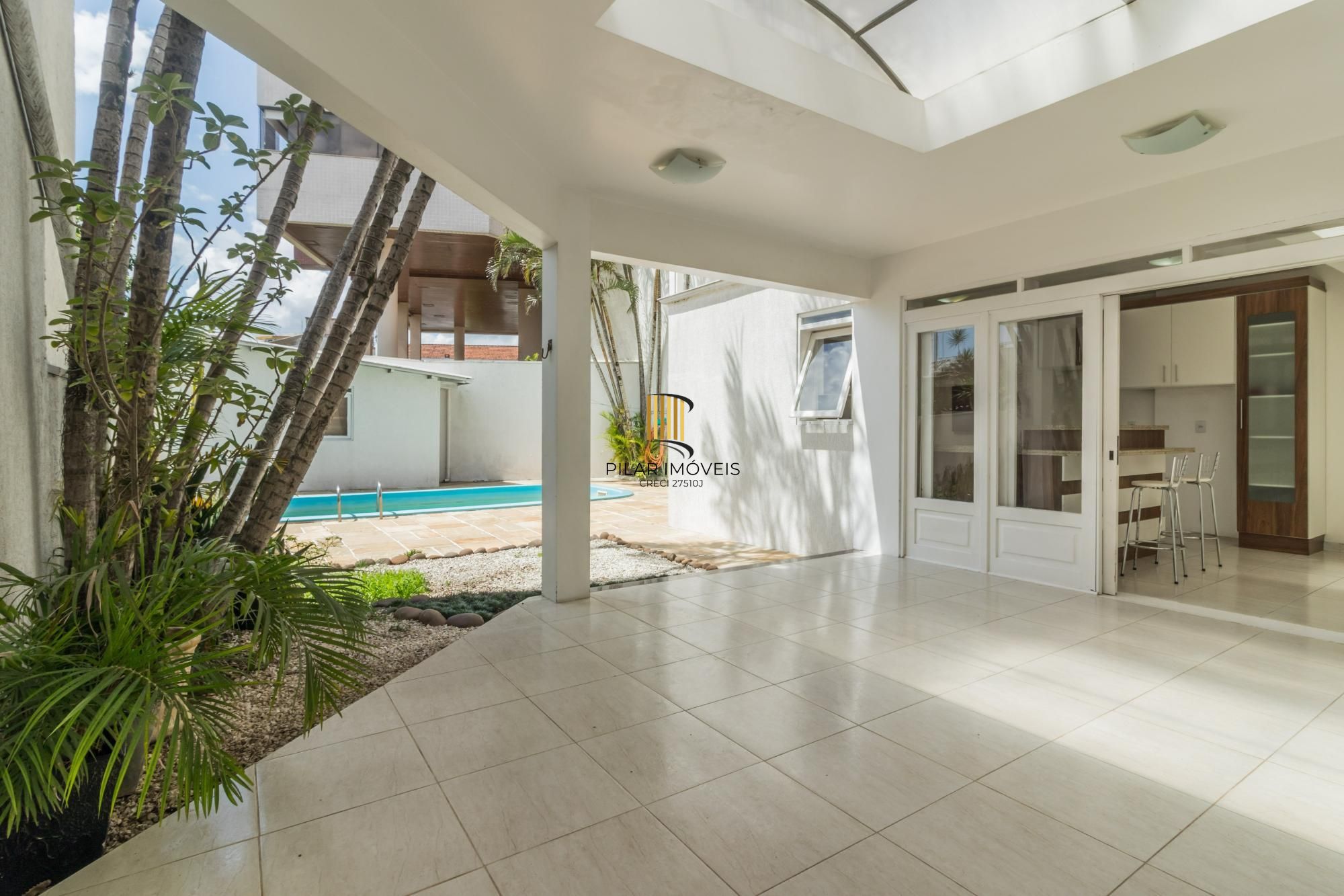 Casa para Venda - 250m², 4 dormitórios, sendo 1 suites, 3 vagas - Menino Deus