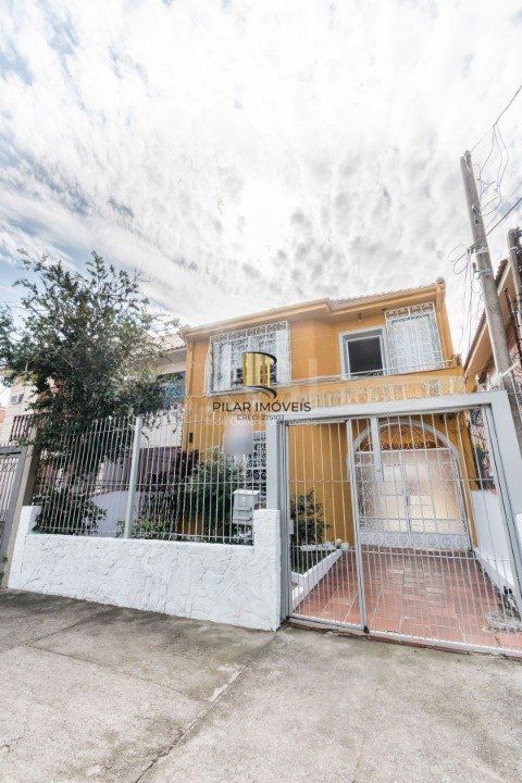 Casa para Venda - 240m², 3 dormitórios, sendo 1 suites, 3 vagas - Santana