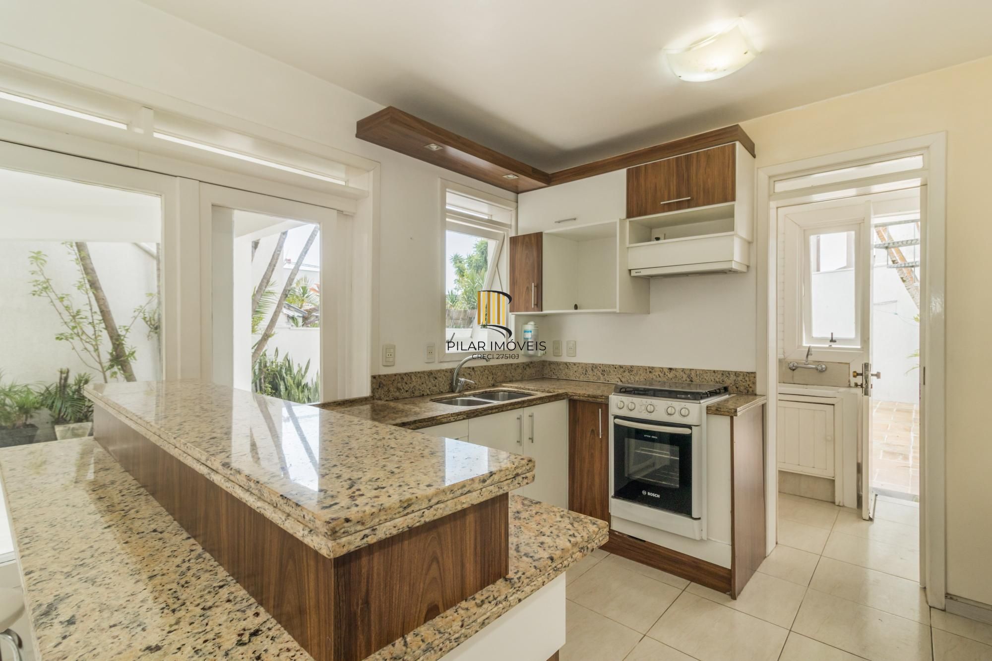 Casa para Venda - 250m², 4 dormitórios, sendo 1 suites, 3 vagas - Menino Deus