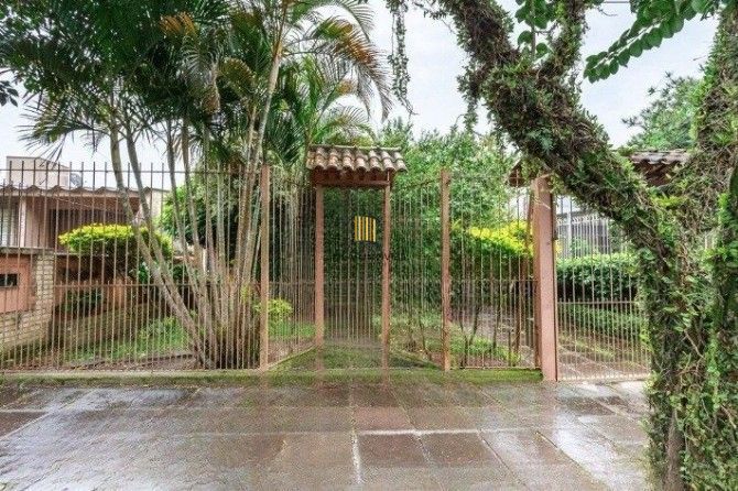 Casa com 2 dormitórios ,sendo 1 suíte para venda no bairro Tristeza em Porto Alegre/RS.