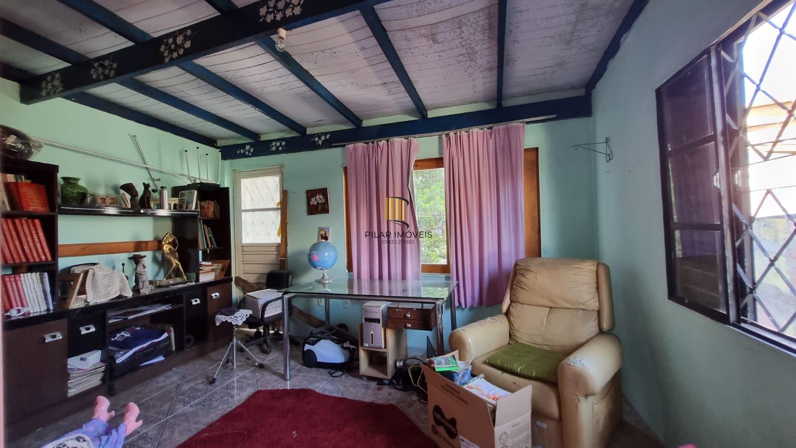 Casa Residencial de 2 pisos com  3 dormitórios , 2 banheiros + 1anexo com 2 aptos JKs , construído nos fundos do terreno no bairro Cidade Baixa/Azenha em Porto Alegre/RS.