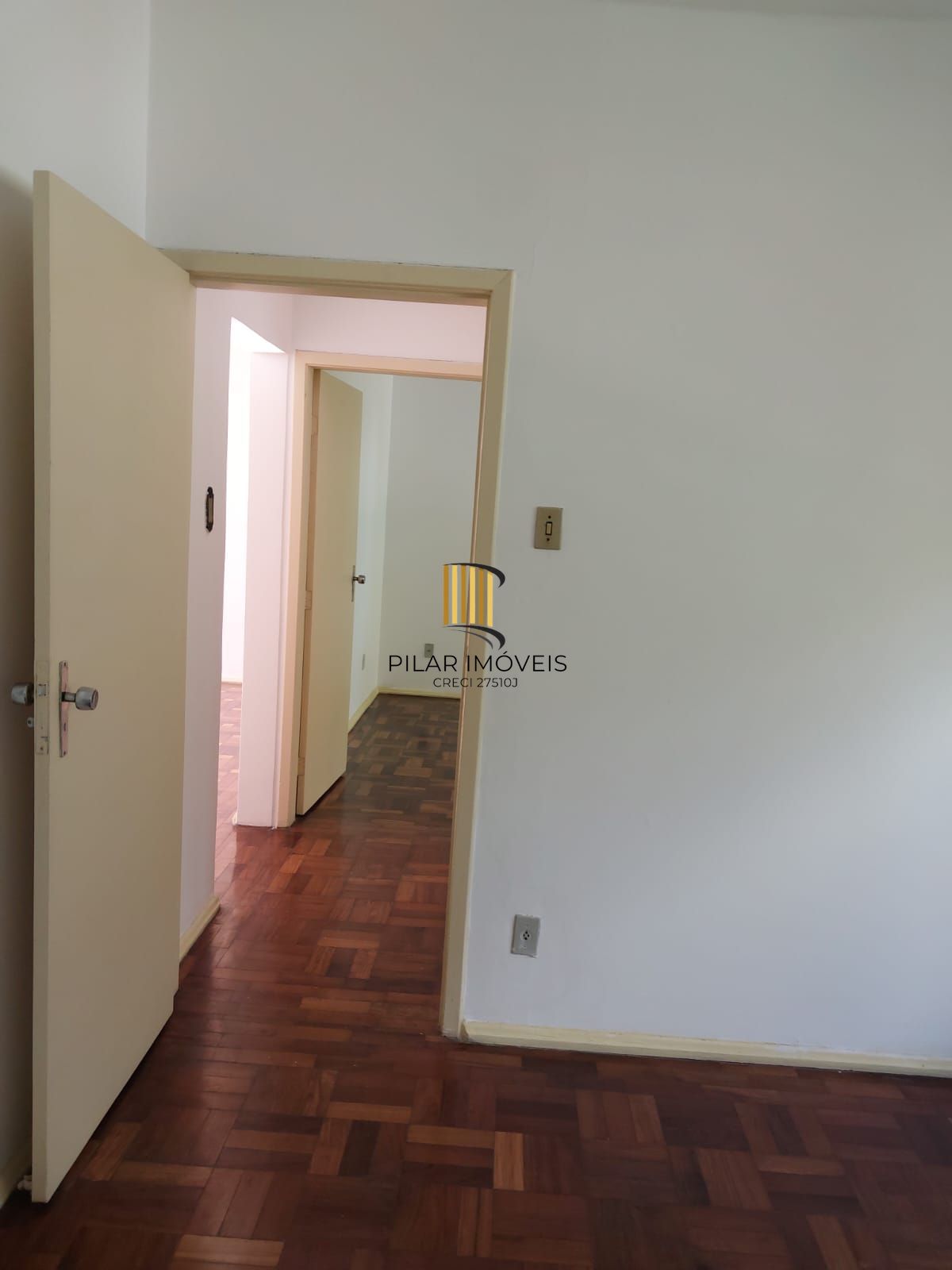 Apartamento de frente com 2 dormitórios para venda no bairro Jardim Botânico em Porto Alegre/RS.