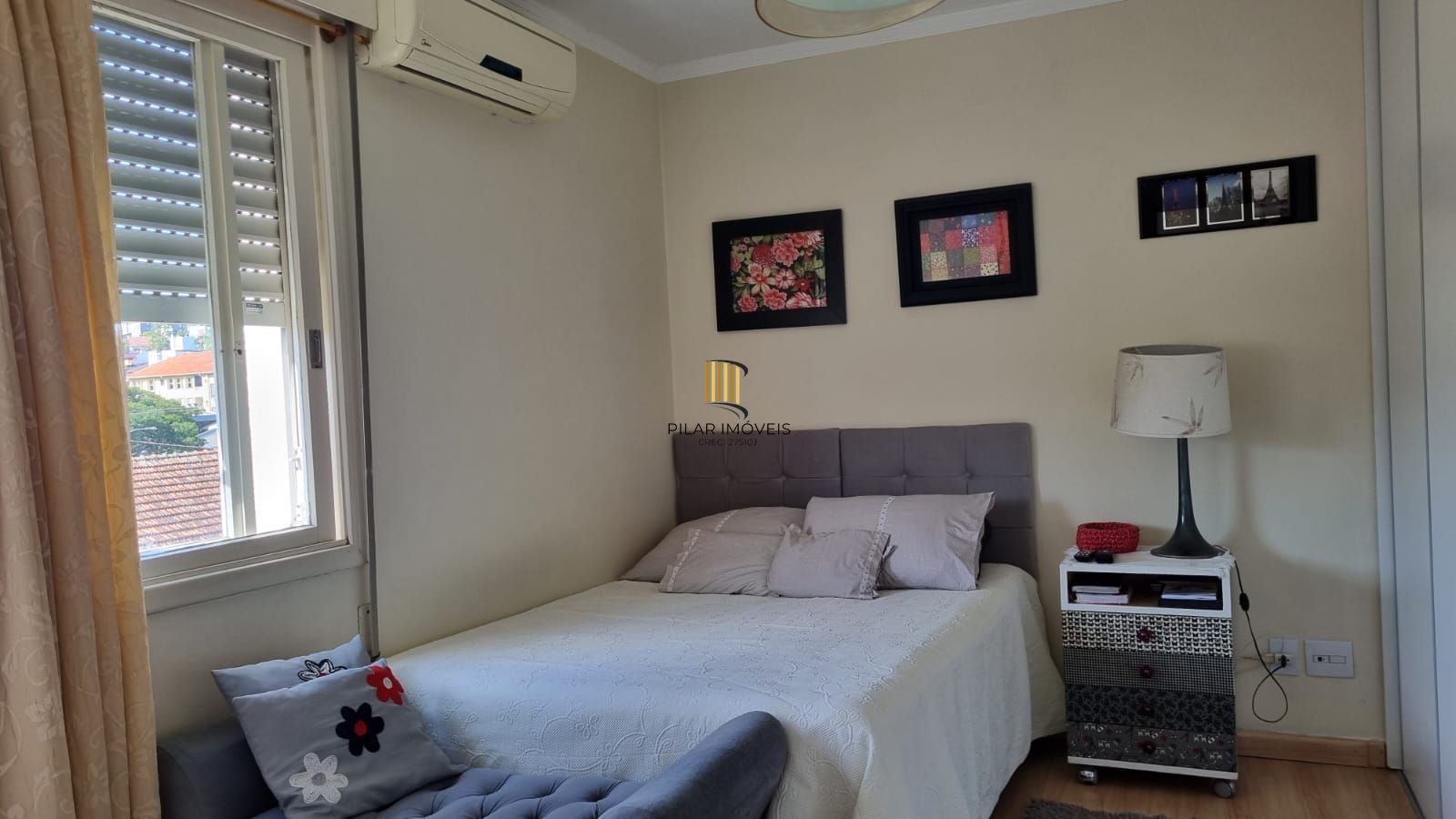 Apartamento à venda com linda vista em localização privilegiada com 2 dormitórios e 1 vaga de garagem no bairro Azenha em Porto Alegre/RS.