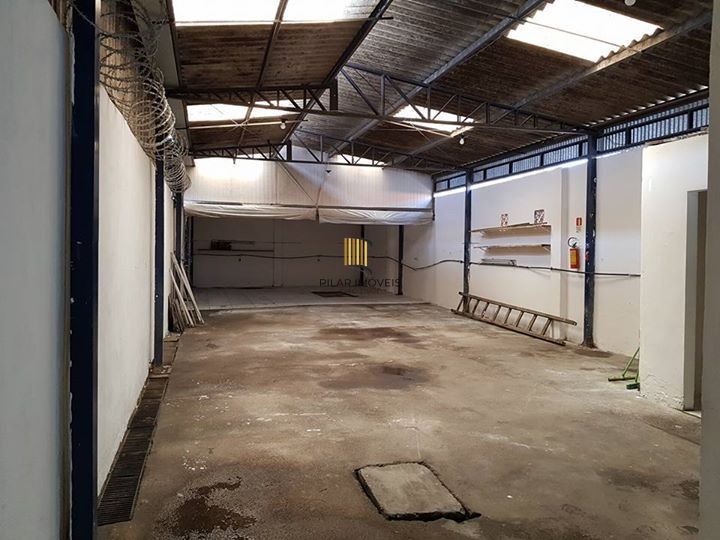 Casa para Venda - 181.5m², 2 dormitórios, 10 vagas - Partenon
