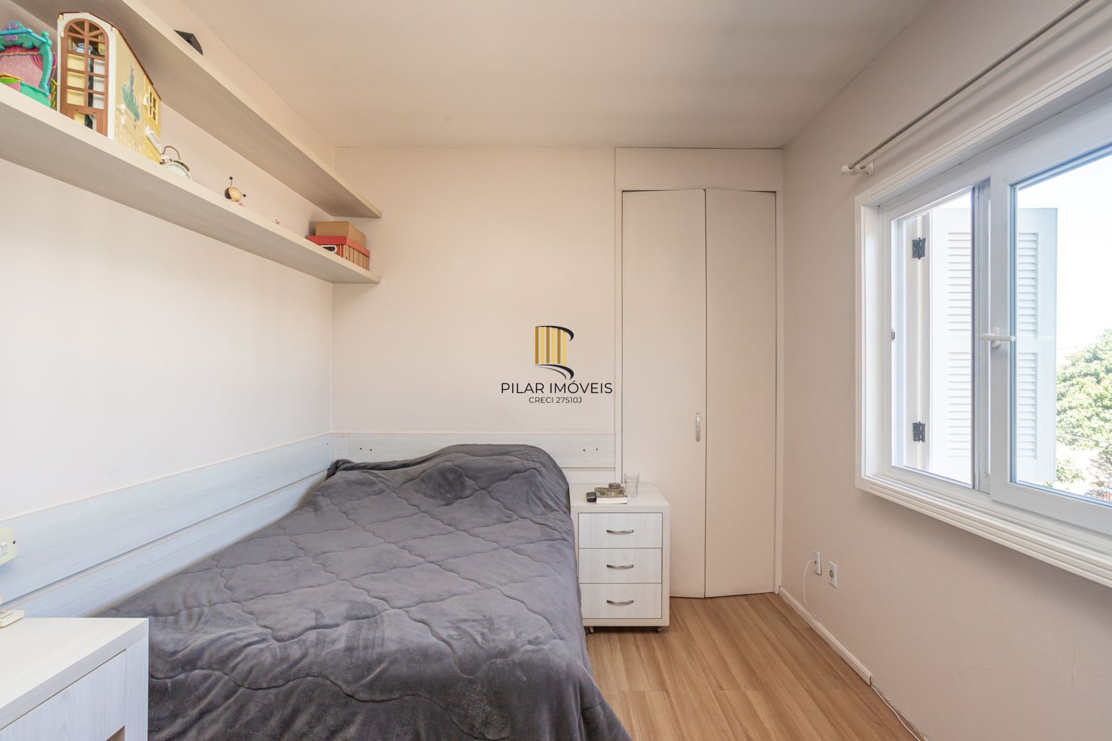 Casa 4 dormitórios no bairro Igara