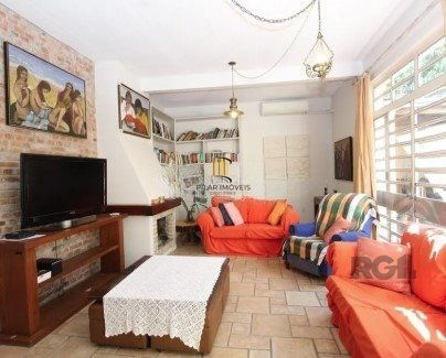 Casa para Venda - 336m², 4 dormitórios, sendo 1 suites, 2 vagas - Azenha