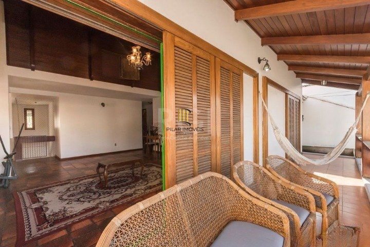 Casa para Venda - 247m², 4 dormitórios, sendo 1 suites, 5 vagas - Glória