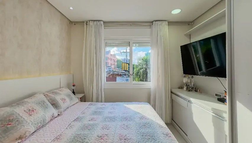 Casa 4 dormitórios no bairro Partenon
