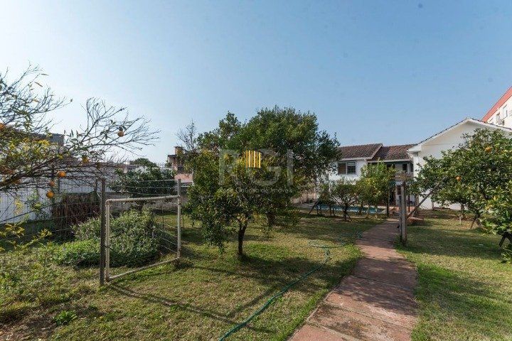 Casa para Venda - 247m², 4 dormitórios, sendo 1 suites, 5 vagas - Glória